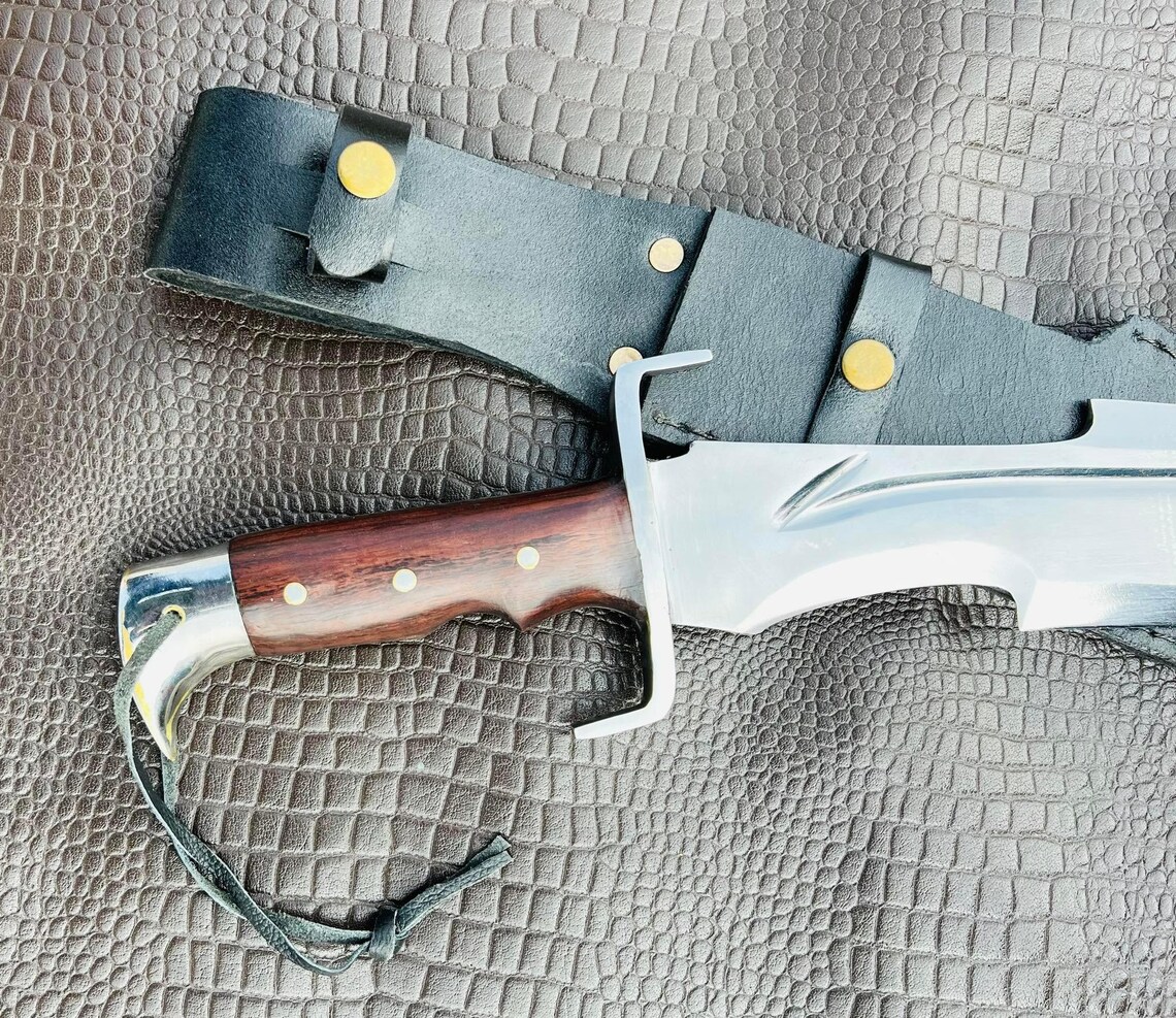 https://www.kukrismanufacturer.com/wp-content/uploads/2023/03/12-inch-eagle-head-bushcraft-full-tang-bowie-knife-3.jpg