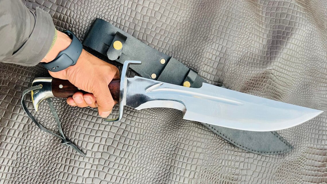 https://www.kukrismanufacturer.com/wp-content/uploads/2023/03/12-inch-eagle-head-bushcraft-full-tang-bowie-knife-9.jpg